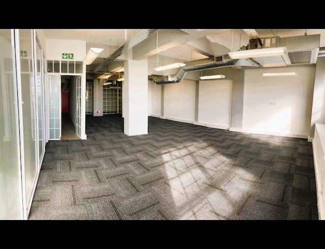 156M² OFFICE TO LET IN WOODSTOCK